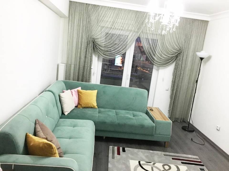 Işığı ve keyfi bol bir ev. Bahar hanımdan..
