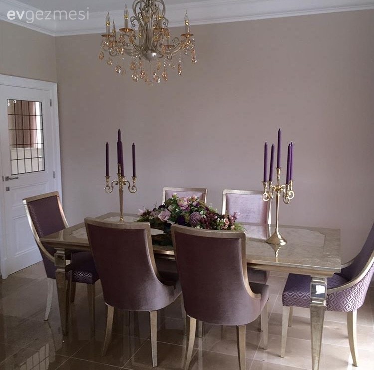 Roza Türkan hanımın antik altın ve mor renklerde klasik stil evi..