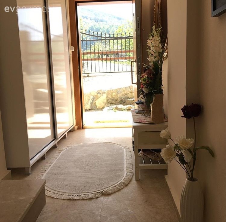 Selda hanımın odağında sıcaklık olan keyifli evi..