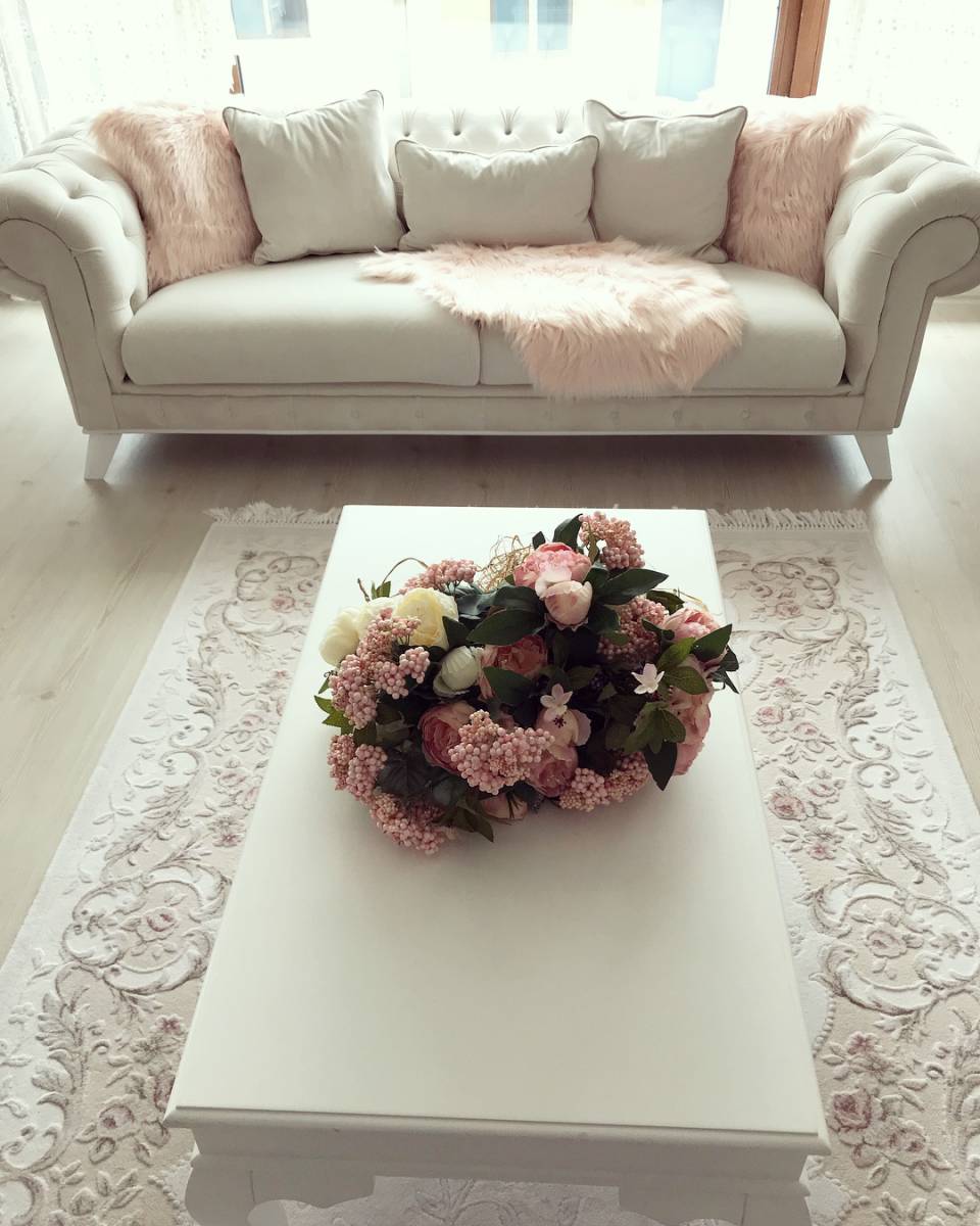 Pastellerin hakimiyetinde feminen ve şık bir dekor.. Pınar hanımın çiçekler açan evi.