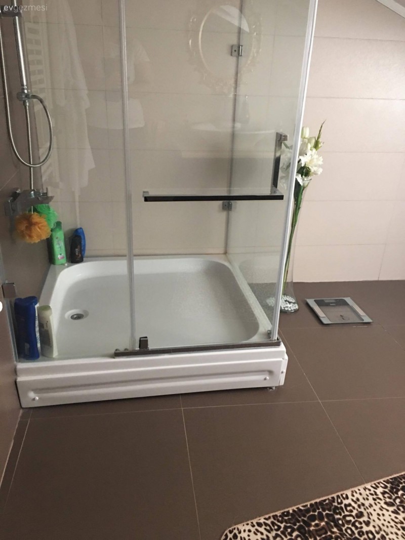 Çatı katında aydınlık ve zarif.. Ece hanımın evi..