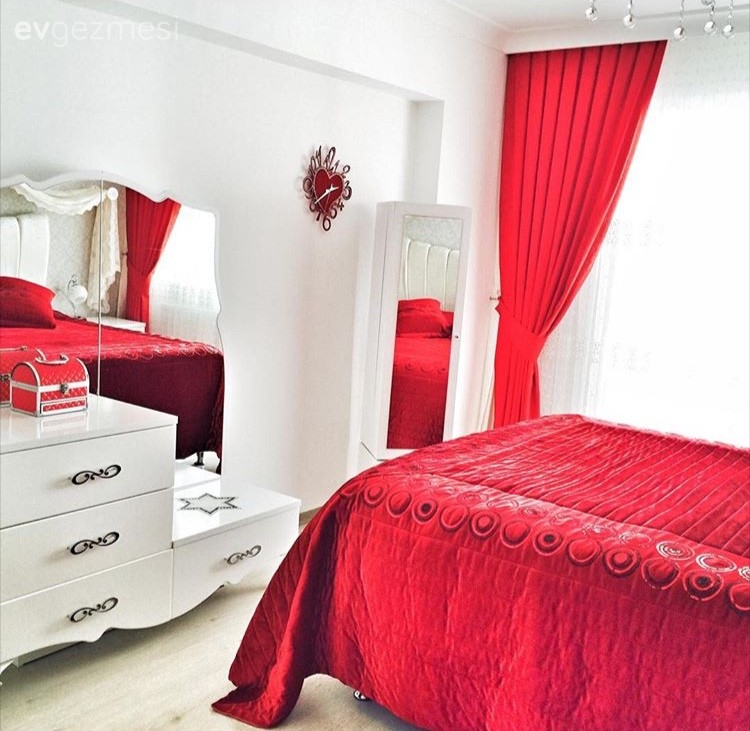 Derya hanımın şıklığın yanında sıcaklık da yakaladığı evi..