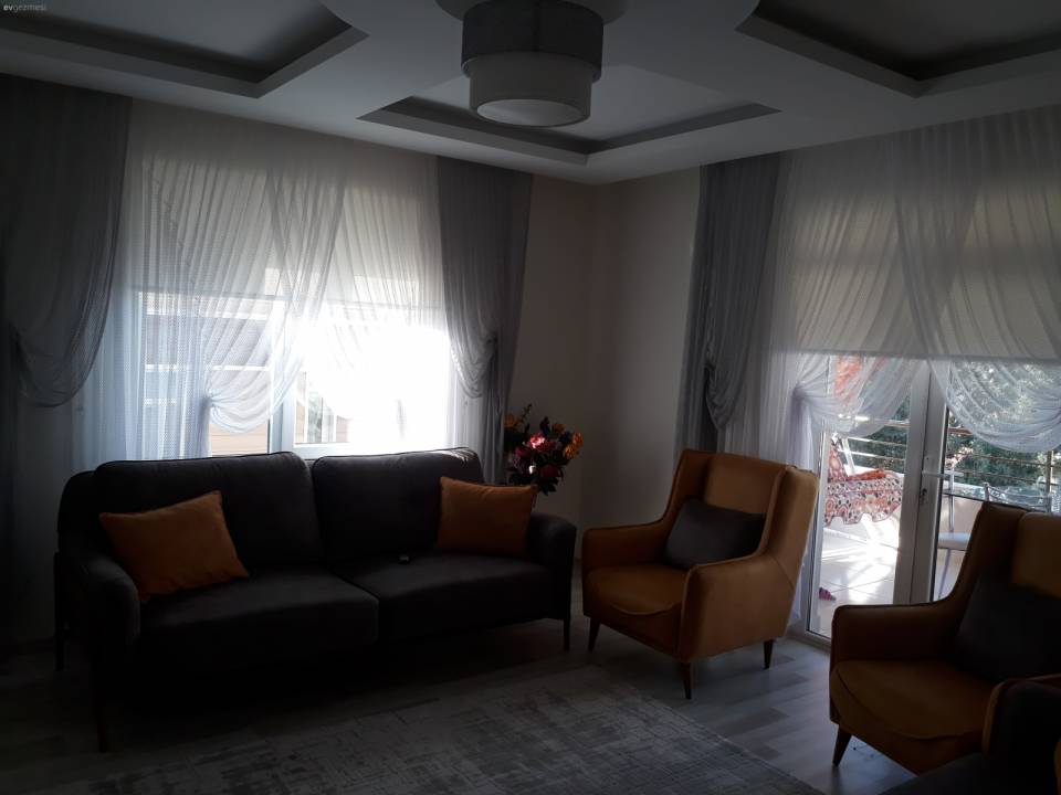 Bu evin iki yaşam alanının birinde klasik, diğerinde modern stil hakim..