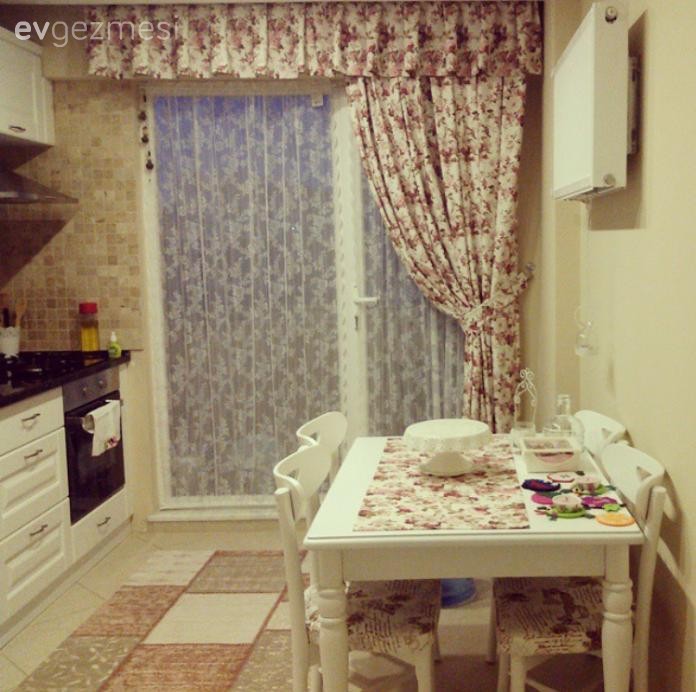 Meryem hanımın beyazlar içinde aydınlık ve sade evi..