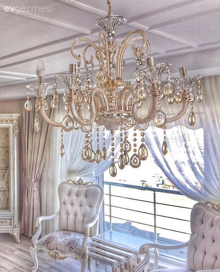 Zamansız bir dekor: Klasik stilde göz alıcı ve sıcak bir ev..
