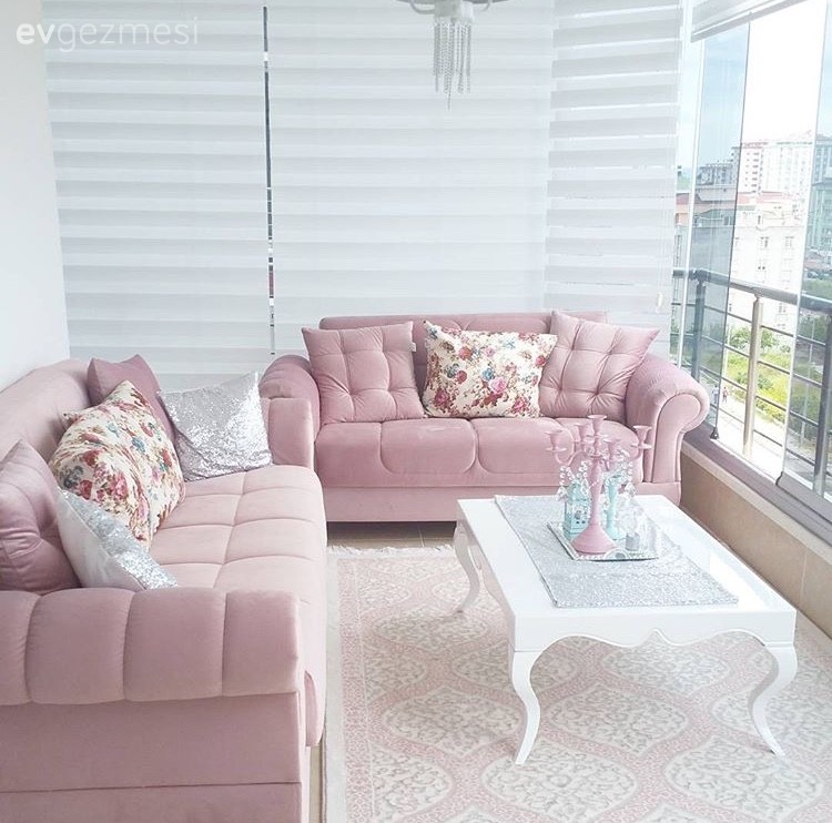 Fatima hanımın her odasında farklı stille, ferah ve şık evi..