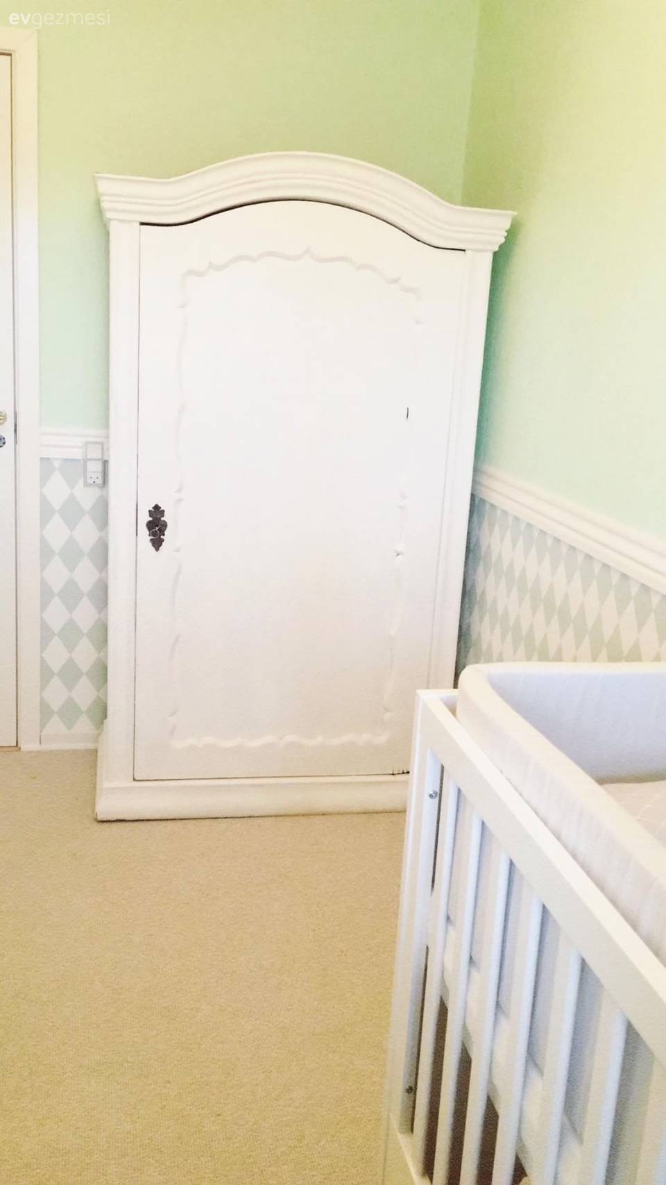 Bu 2 odanın dekorasyonu tamamen el emeği. Çıtalar ile bölünmüş duvarlarla zenginleşen dekor...