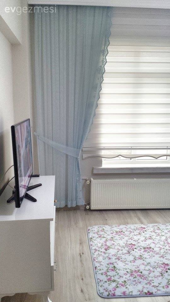 Neslihan hanım bol floral desenle zarif ve iç açıcı evi..