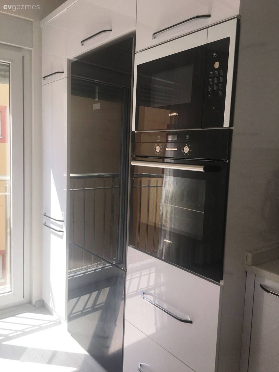 Boş alanlar, açık renkler.. Rahatlatıcı, sade bir dekor.