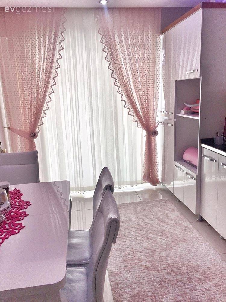 Her odada farklı renk ve stil ile farklı ortamlar. Hülya hanımın evi..