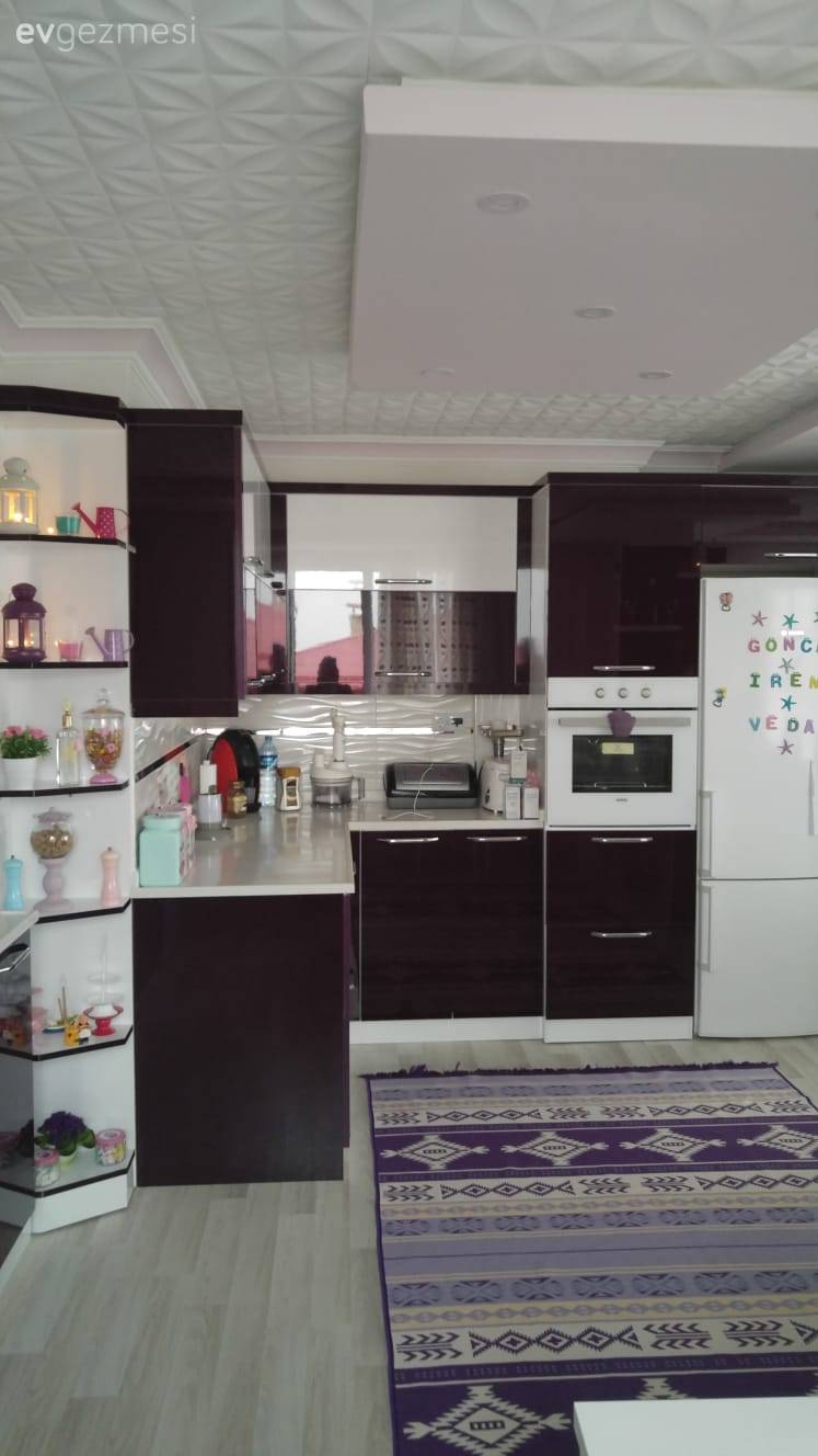 Bu Evin Dekorunun Odağında Sofistike Renkler, Göz Alıcı Aksesuarlar Var