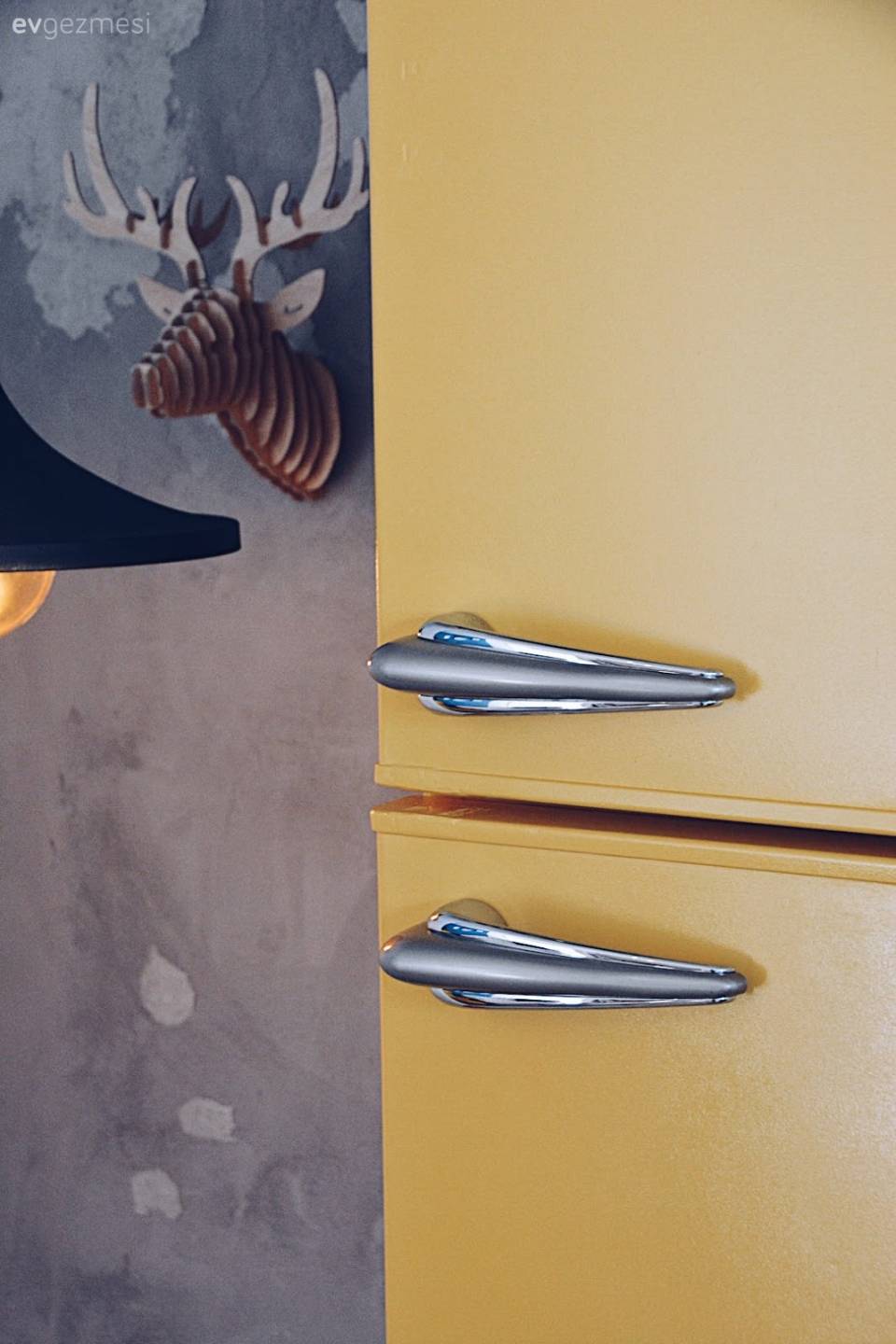 Sıradandan retroya. El emeği ile şahane bir buzdolabı dönüşümü..