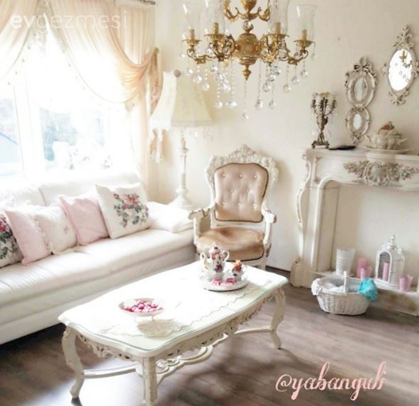 Heykelimsi mobilyalarla Nesrin hanımın antik stil evi..