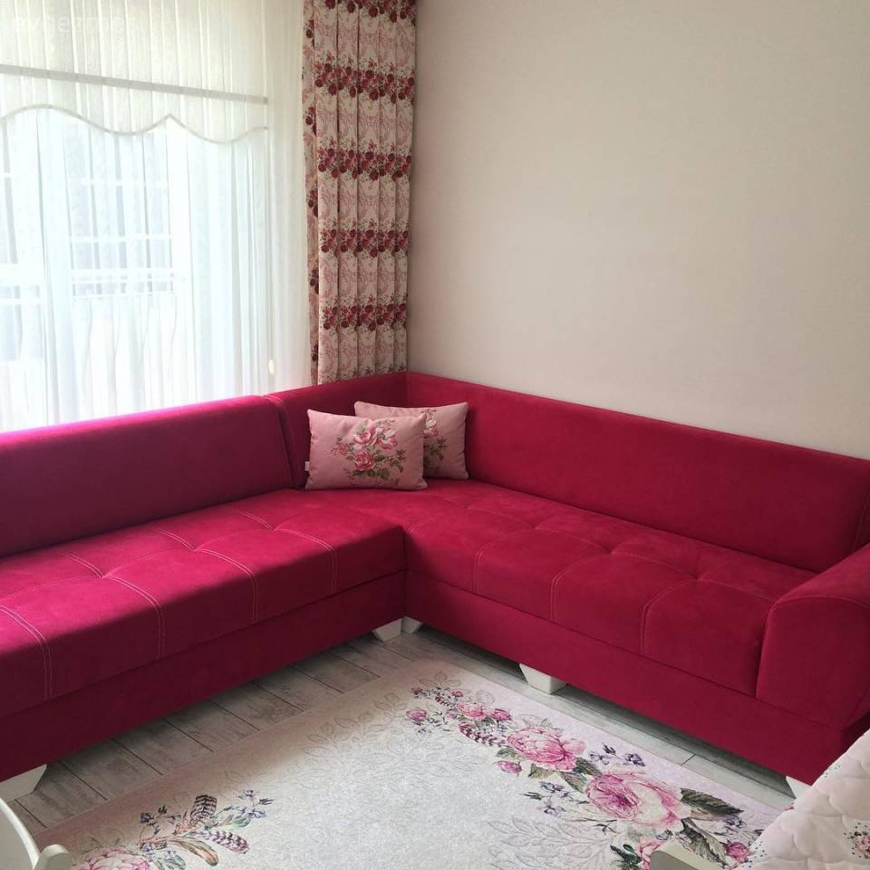 Cıvıl cıvıl renkler, romantik desenler. Özlem hanımın yeni evinden..