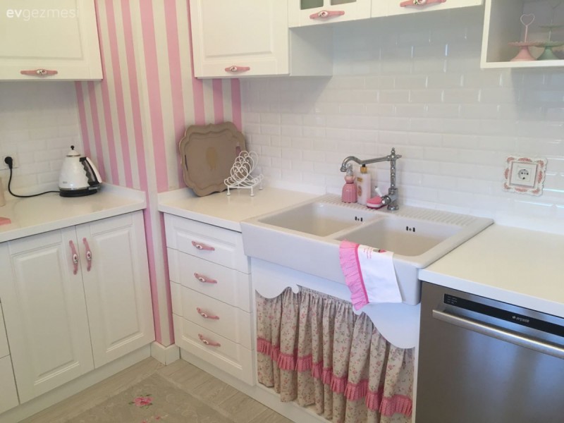 Nostaljik esintili, zarif ve tatlı bir mutfak: Gözde hanımın mutfağı..