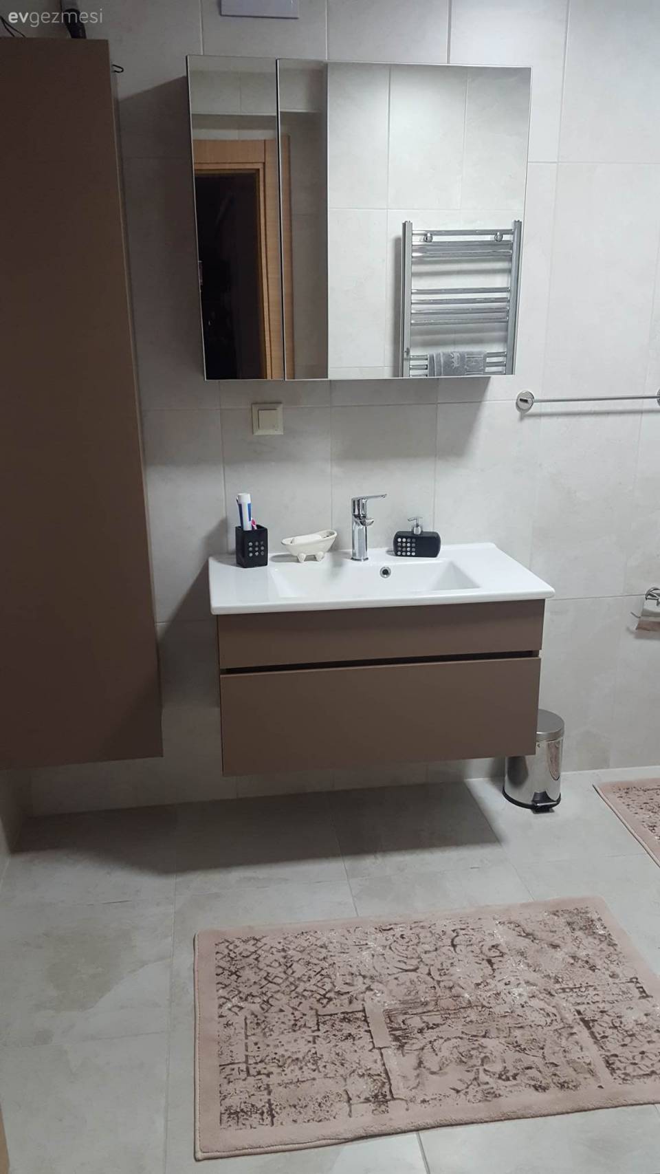 Sade, şık çizgide bir dekor.. Gülden hanımın evi, yeni karelerle..