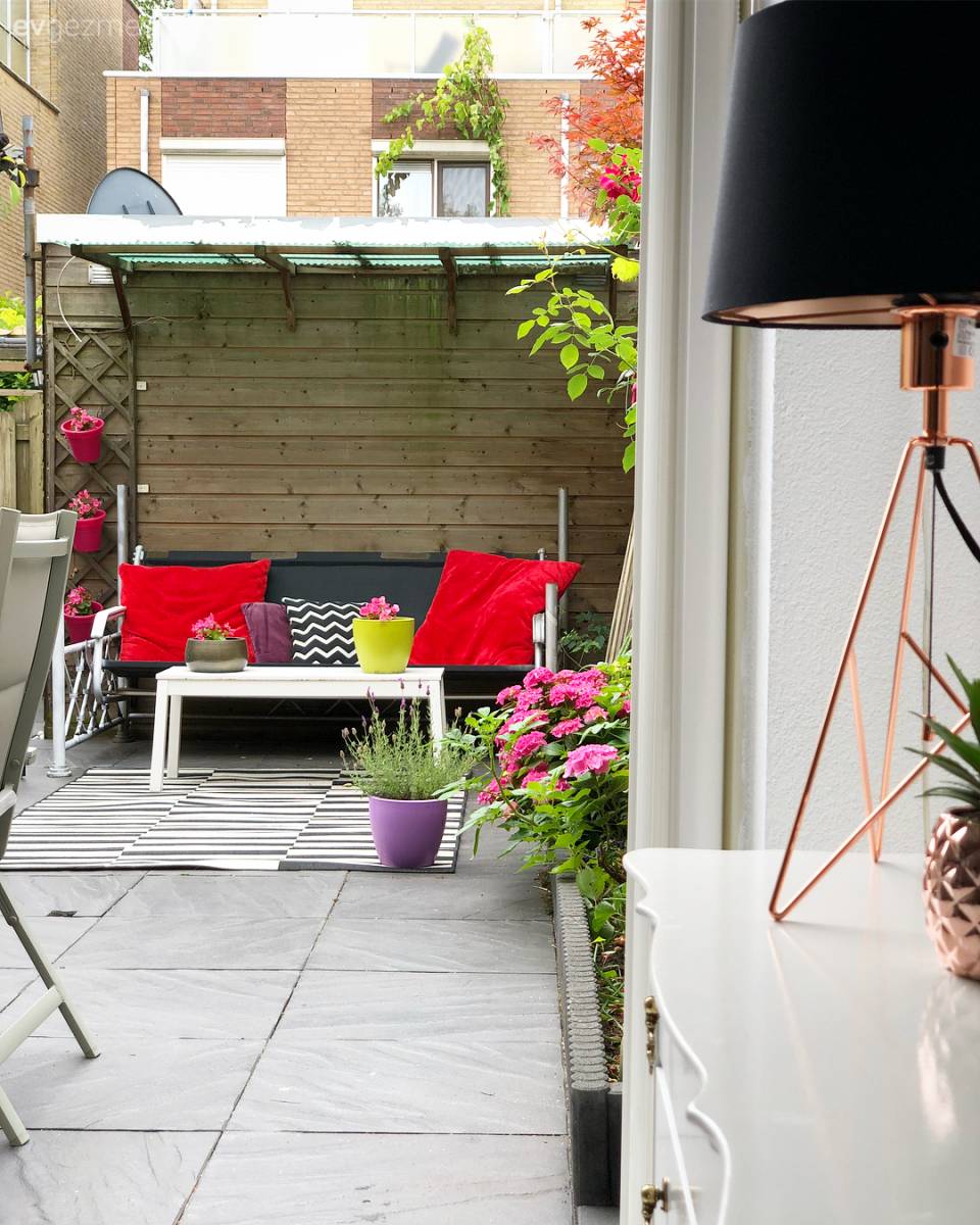 Modern stile klasik dokunuşlar.. Mor ve gri uyumunun hakimiyetinde bir dekor..