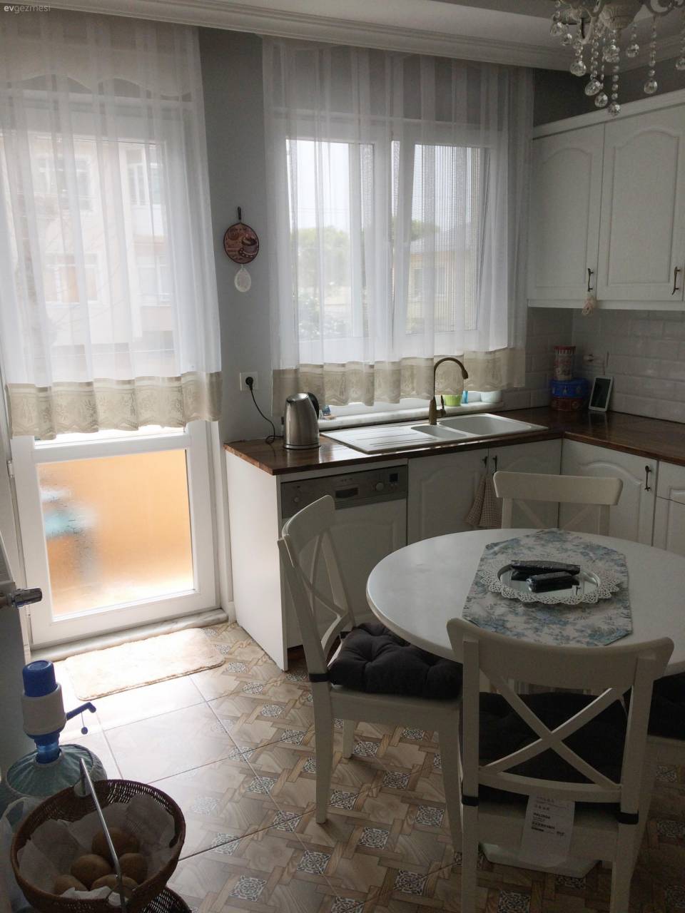 Nostaljik Esintiler: Gülay Hanım'ın Country Stil Mutfağı!