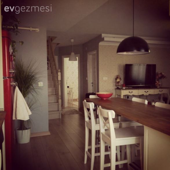 Senay hanımın country(kır evi) stil detaylarla sıcak ve samimi evi..