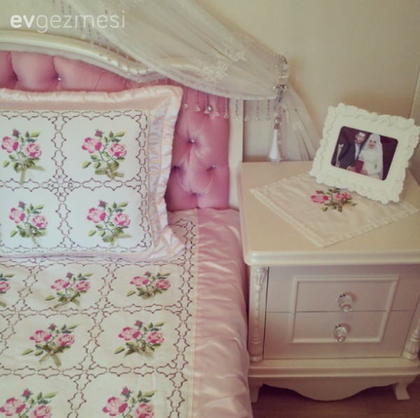 Her odası kendi içinde uyumlu, farklı stillerde, sofistike bir dekor..