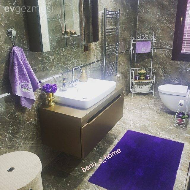 Dikkat çekici halılarla özgün ve şık. Banu hanımın evi.