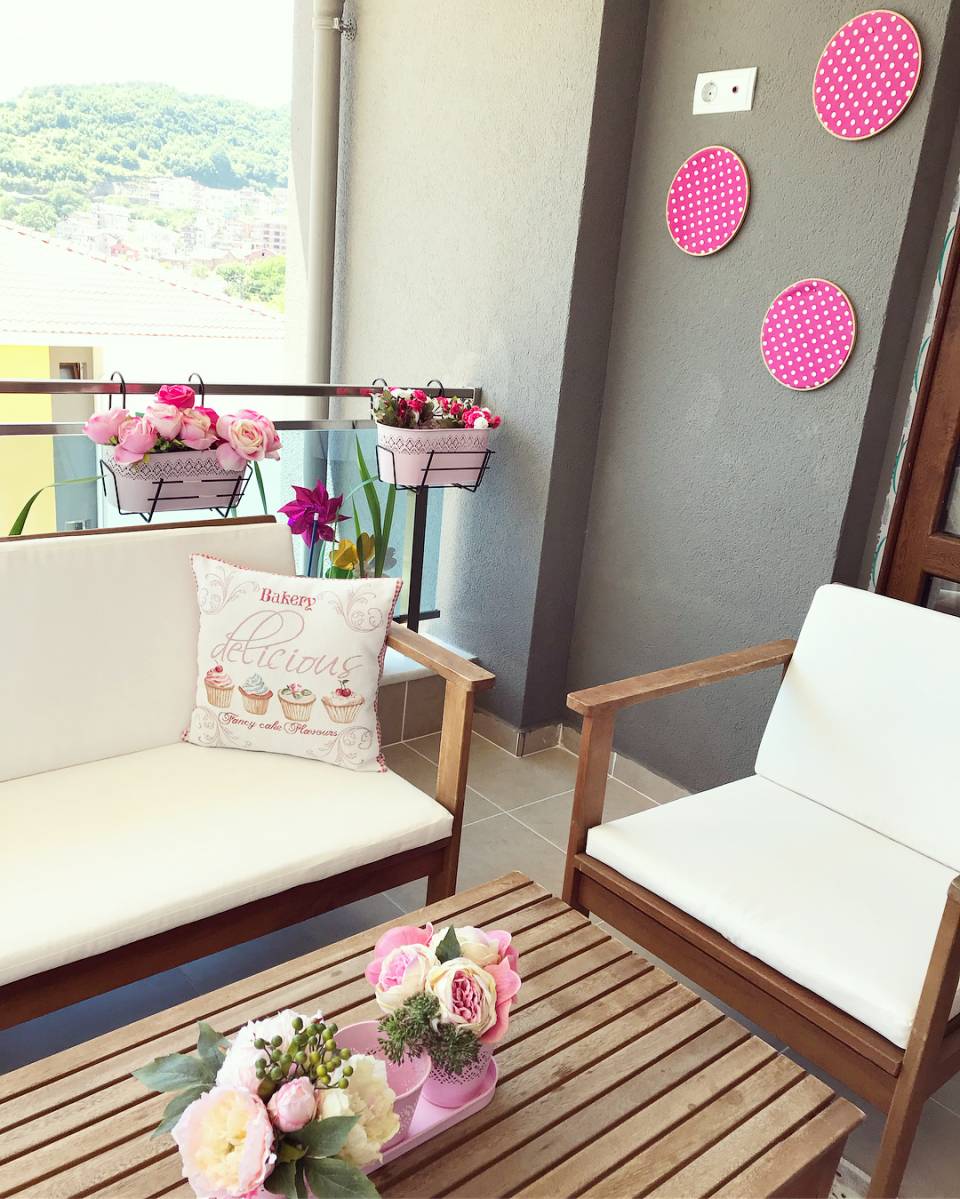 Pastellerin hakimiyetinde feminen ve şık bir dekor.. Pınar hanımın çiçekler açan evi.