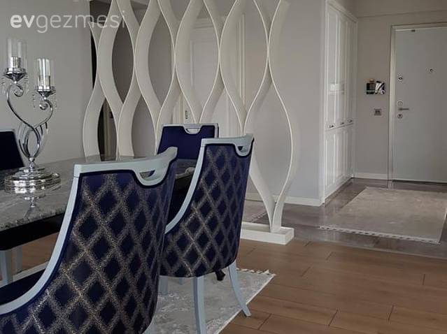 Bu Evin Zamansız Stili Geometrik Çizgilerle Modern Bir Yüz Kazanıyor