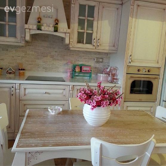 Pınar hanımın eskitme vurgusu ile nostaljik esintili evi..