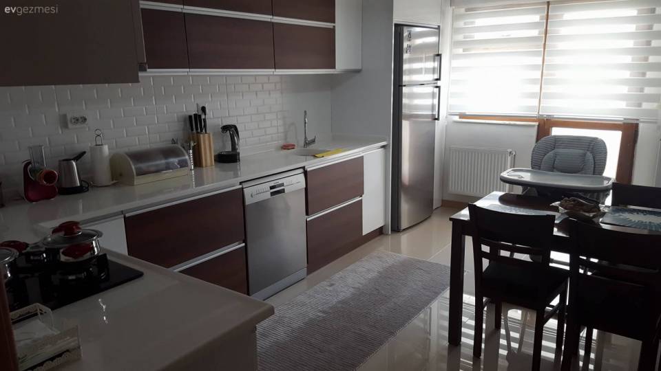 Sade, şık çizgide bir dekor.. Gülden hanımın evi, yeni karelerle..