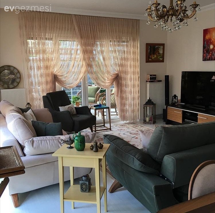 Selda hanımın odağında sıcaklık olan keyifli evi..