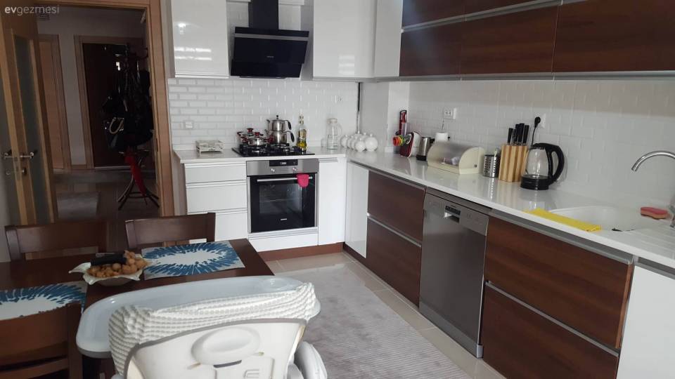 Sade, şık çizgide bir dekor.. Gülden hanımın evi, yeni karelerle..