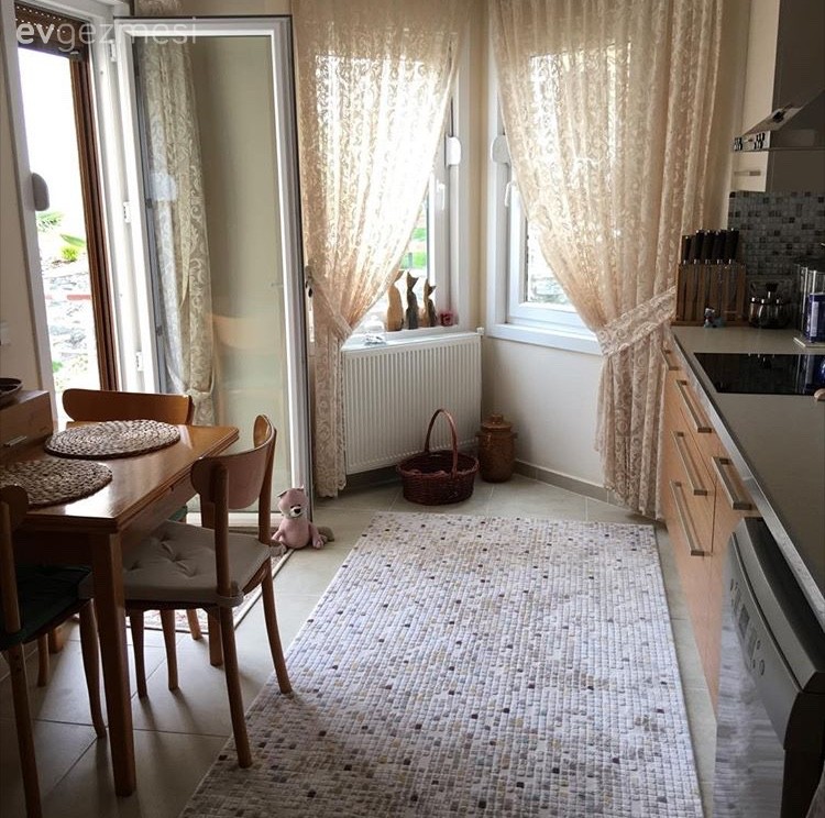 Selda hanımın odağında sıcaklık olan keyifli evi..