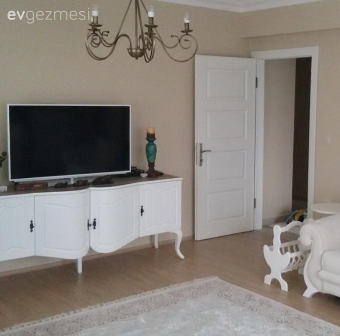 Meryem hanımın beyazlar içinde aydınlık ve sade evi..