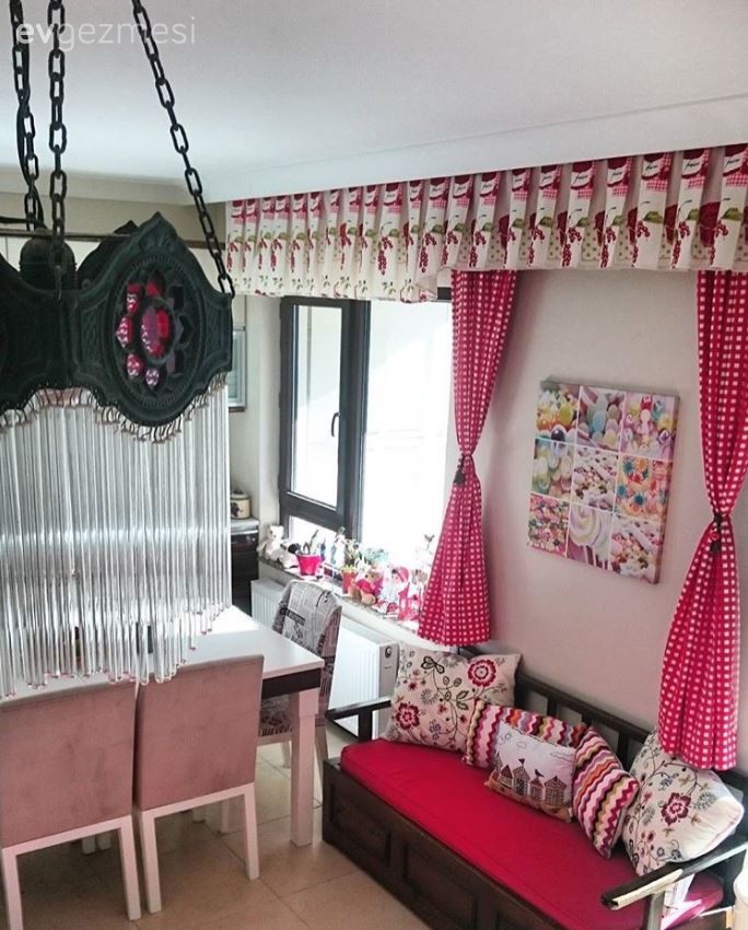 Nurhan hanımın ahşap ve beyazı buluşturan, kır evi stil evi..