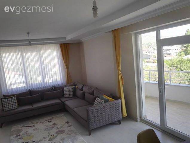 Modern stile canlı dokunuşlar.. Hüsra hanımın yeni evinden.