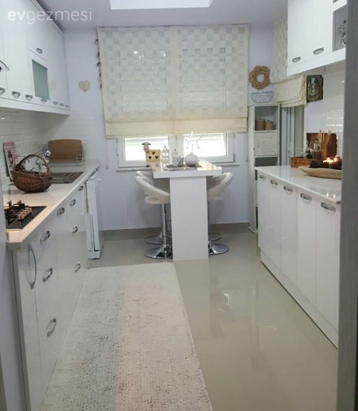 Filiz hanımın yenilenerek kullanışlı ve modern hale gelen mutfağı..