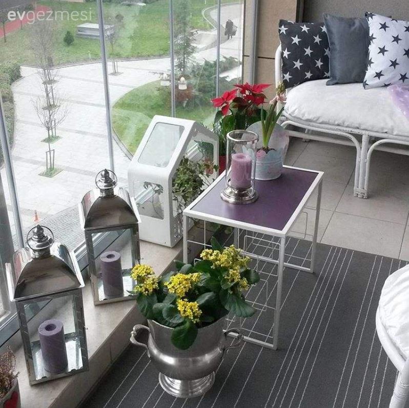 Ayşegül hanımın balkonunda kış dekoru..