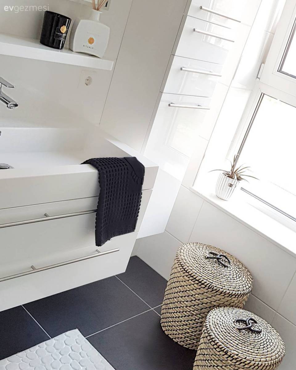 Sade ve çarpıcı bir dekor. Hayel hanımın evinden..