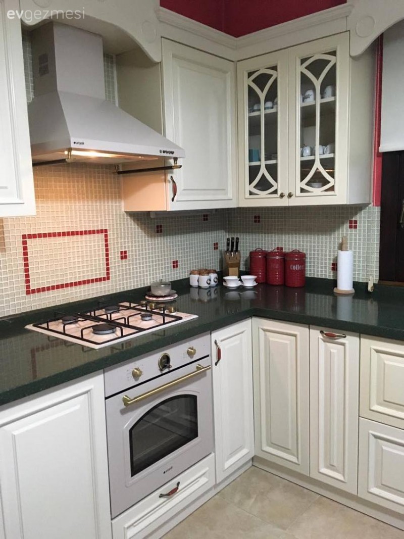 Klasik stilin zamansız şıklığı, sıcak renklerle bir arada..