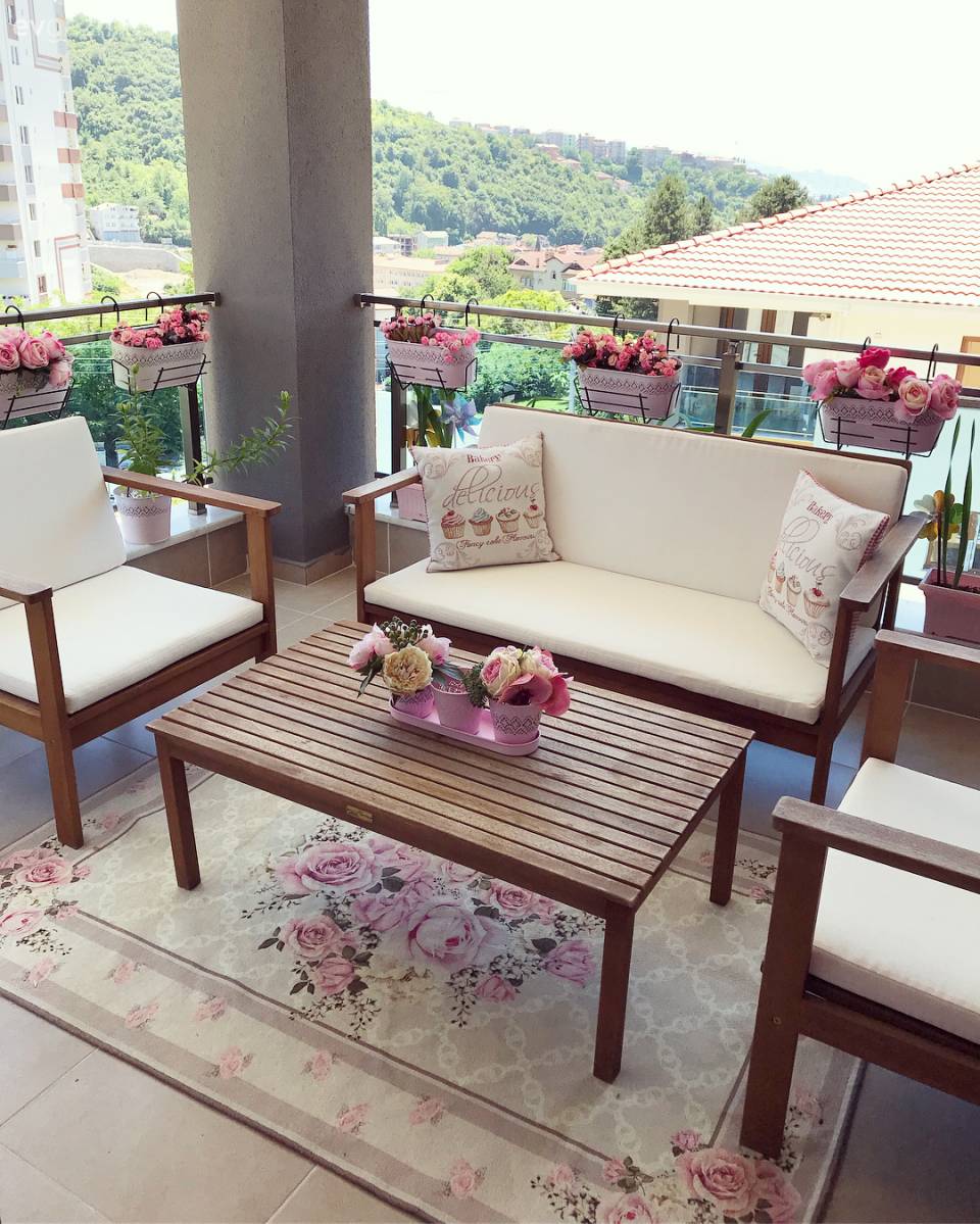 Pastellerin hakimiyetinde feminen ve şık bir dekor.. Pınar hanımın çiçekler açan evi.