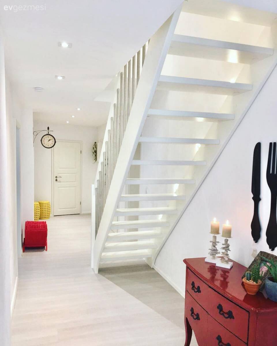 Modern stile rustik esintiler. Stil sahibi ve özgün bir ev.