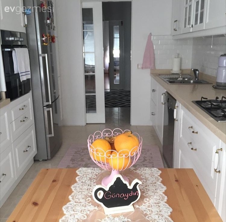 Özlem hanımın sadece kapak ve tezgah arası değişimiyle yepyeni mutfağı