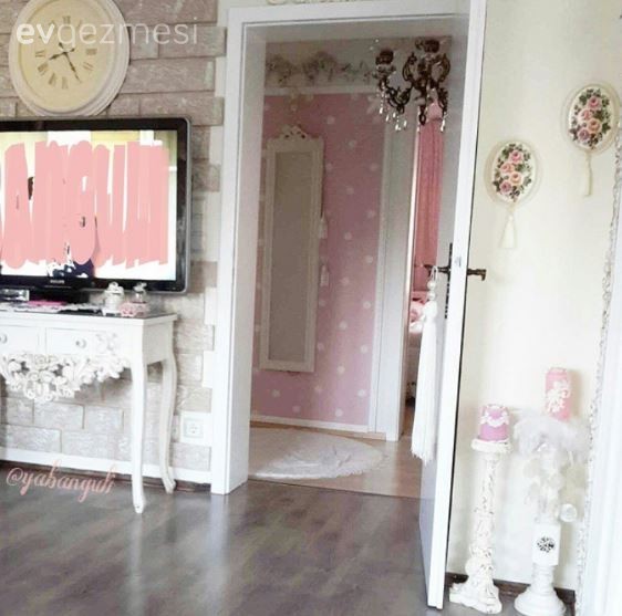 Heykelimsi mobilyalarla Nesrin hanımın antik stil evi..