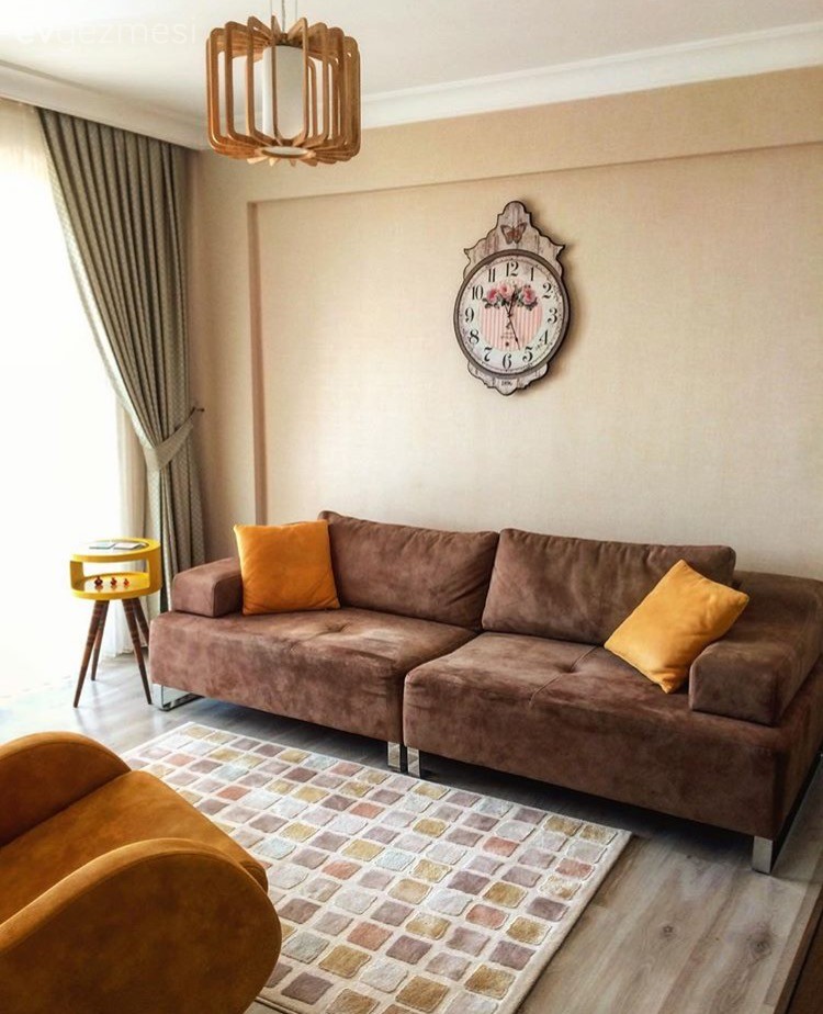 Sıcak renklerle şık ve huzur verici bir alan: Yaprak hanımın evi..