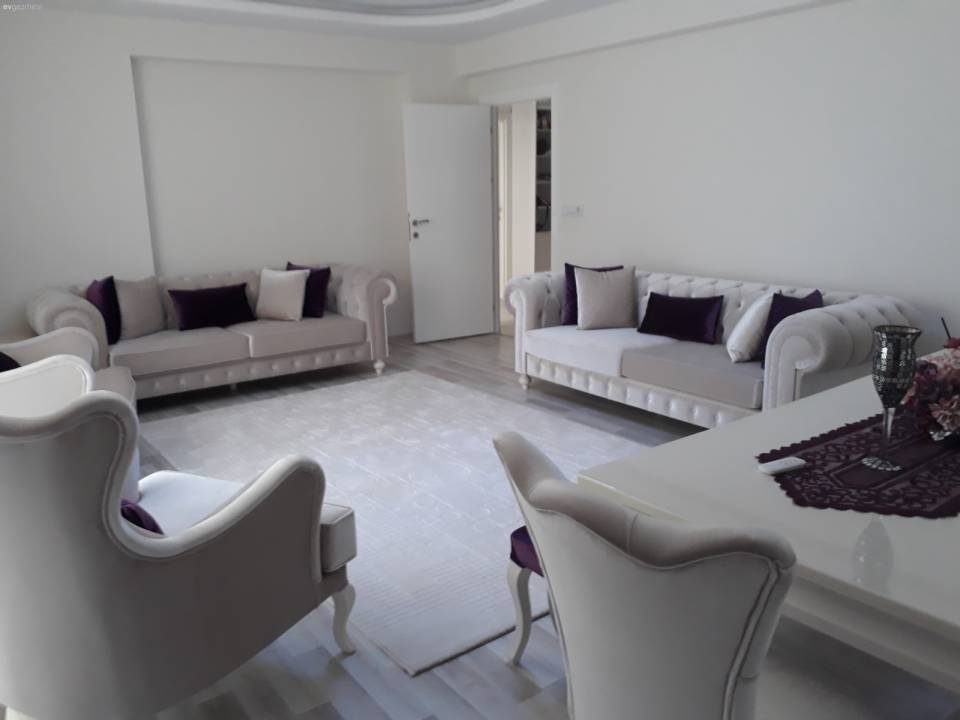 Bu evin iki yaşam alanının birinde klasik, diğerinde modern stil hakim..