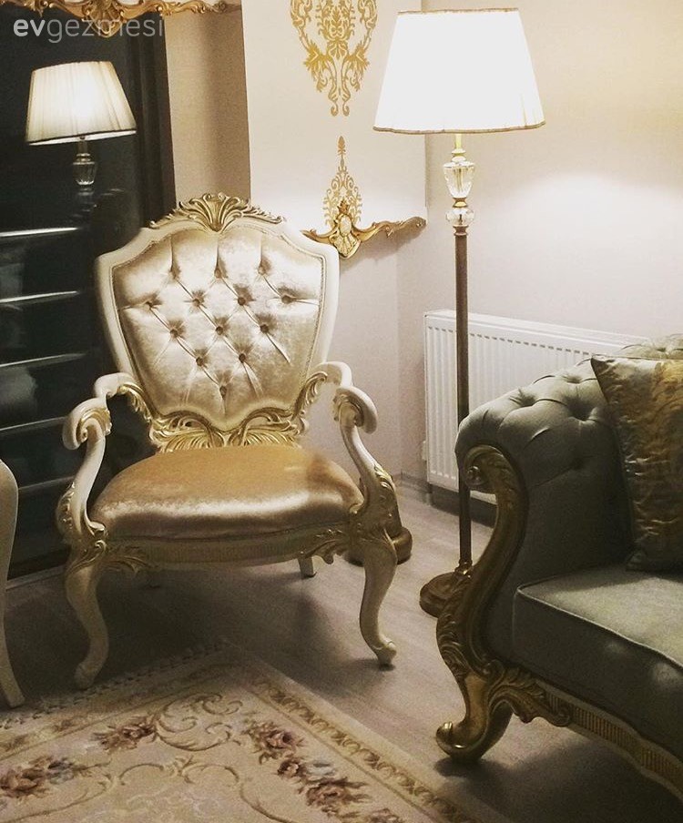 Sıcak renklerle şık ve huzur verici bir alan: Yaprak hanımın evi..