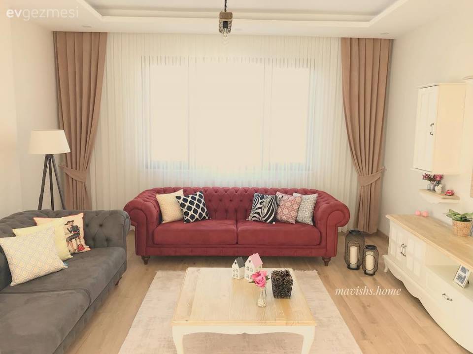 Sıcak renkler, country mobilyalar ve loş ışıklar. Keyifli ve zarif bir ev..