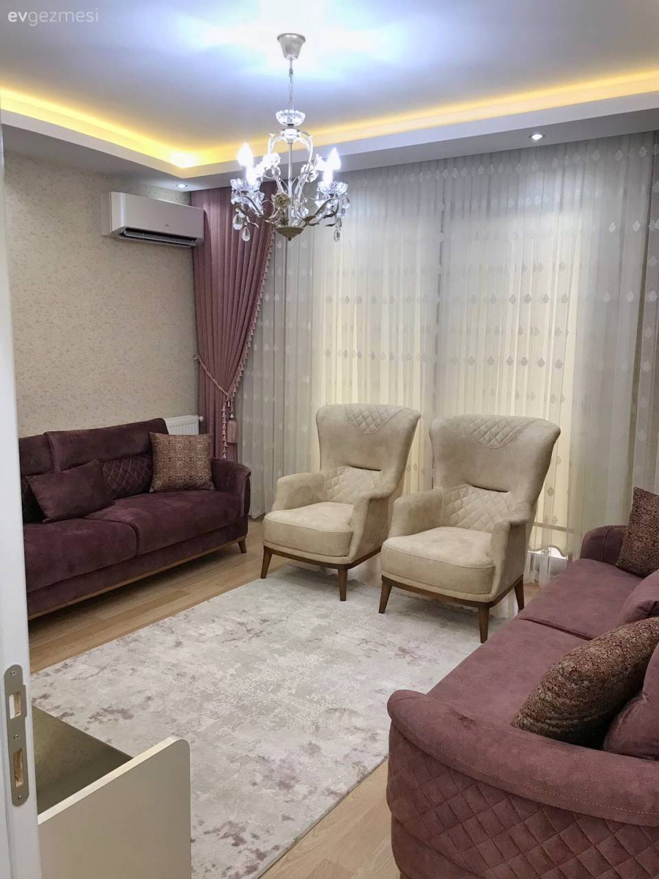 Bu göz alıcı İzmir evinin her detayı, mükemmeliyetçi ev sahiplerini ele veriyor.