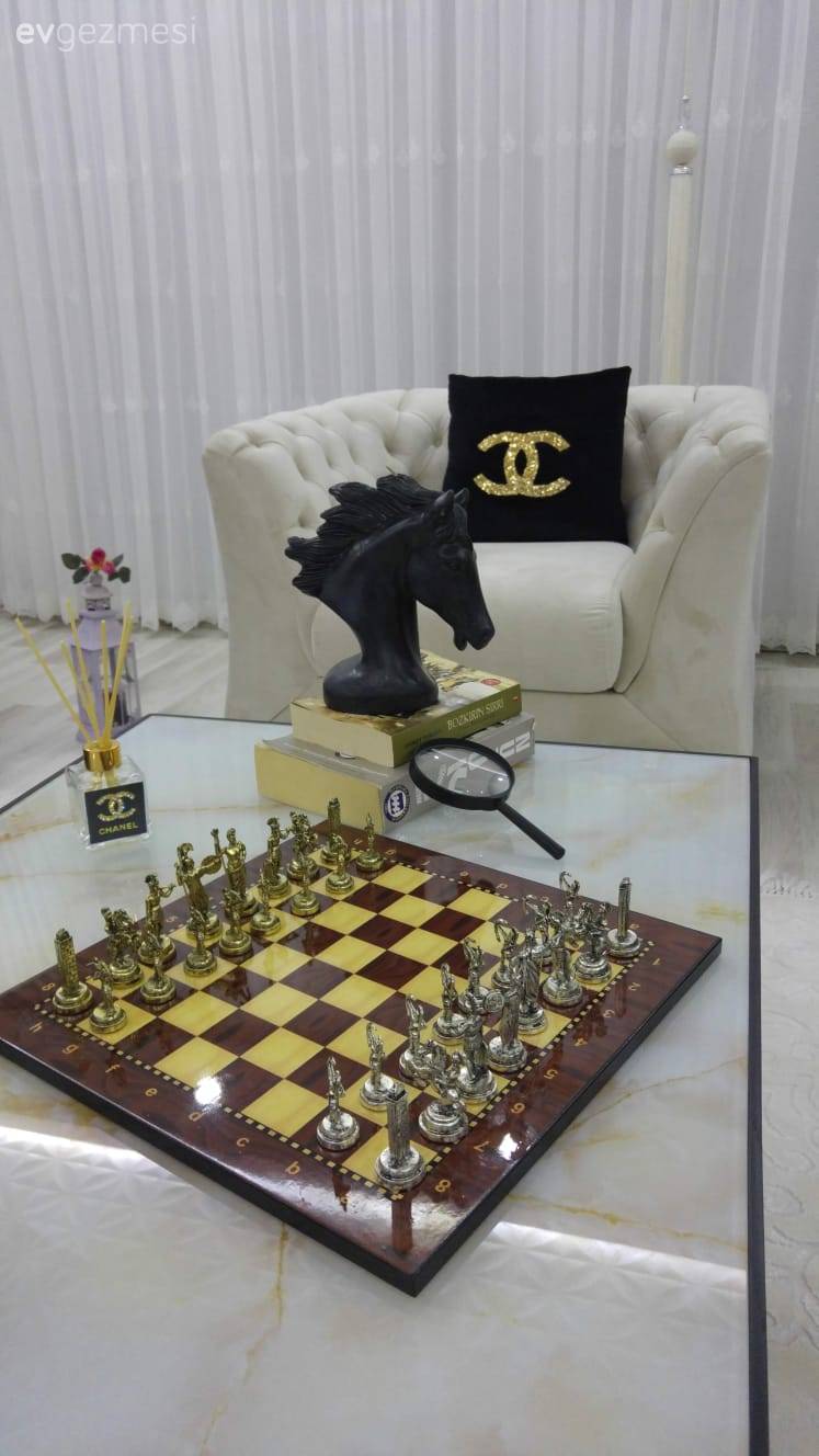 Bu Evin Dekorunun Odağında Sofistike Renkler, Göz Alıcı Aksesuarlar Var