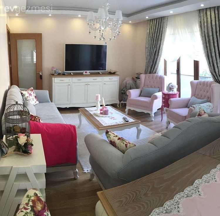 Gri ve pembe uyumuyla, zarif ve tatlı: Ayşegül hanımın evi..
